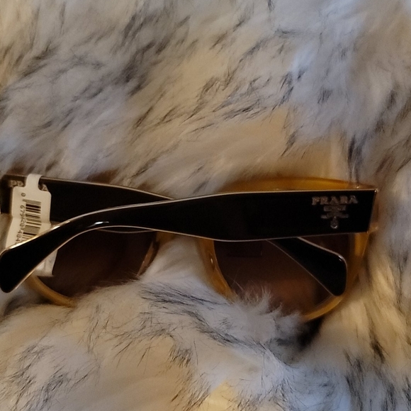 Prada sunglasses - Picture 3 of 7